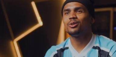 虎扑体育-薪水不止减半 道格拉斯·科斯塔回格雷米奥穿10号